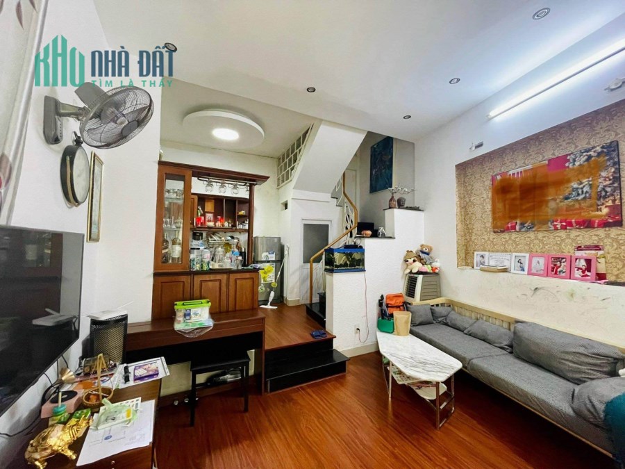 .Nhà Trưng Nữ Vương, Góc Kiệt 2.5m thẳng, 33m2, 3 tầng đúc, 2.2 tỷ