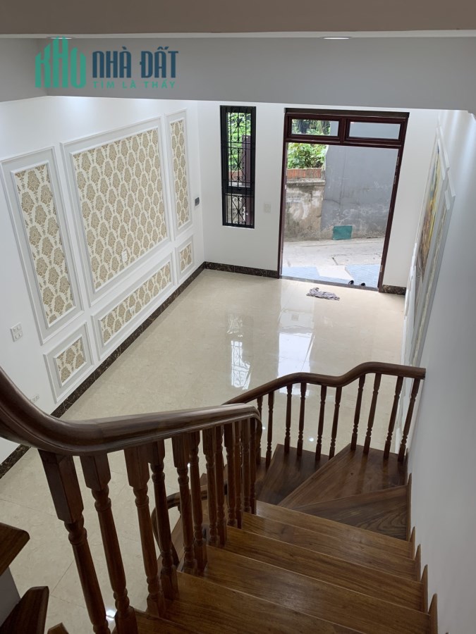 Bán nhà ngõ 95 Vũ Xuân Thiều, Dtsd 52m, nhà 5 tầng, mt 5m, giá hơn 4 tỷ.