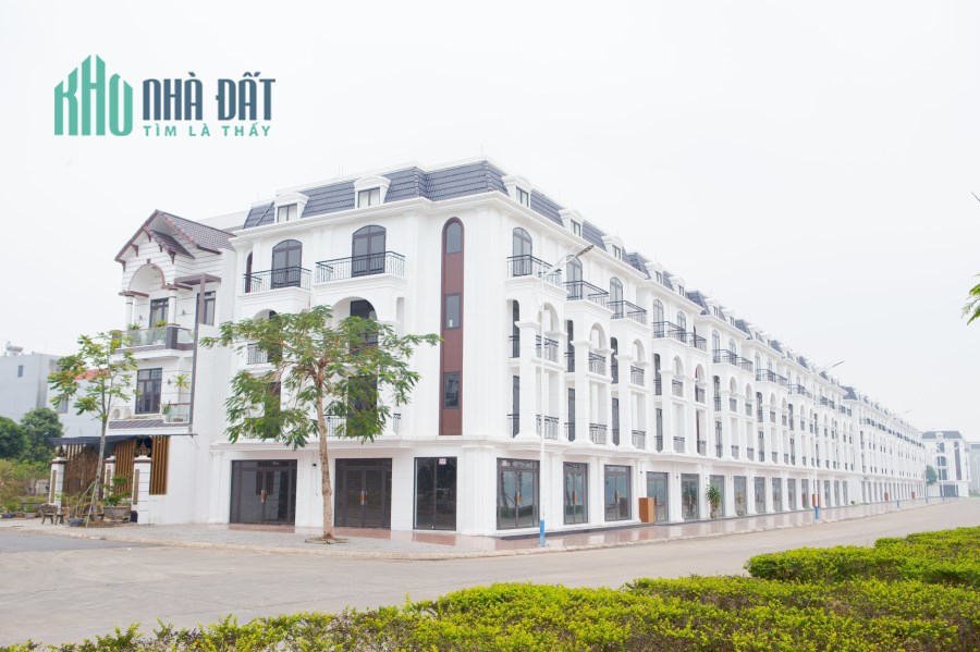 Royal Riverside City nằm dọc theo bờ sông Kalong – niềm tự hào của Móng Cái, vị trí không chỉ mang