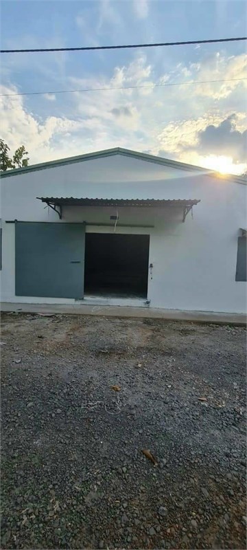 cần bán trại gà đang hoạt động. với 200m MT đg bê tông, Diện tích 81.000m2 Huyện Vĩnh Cửu.