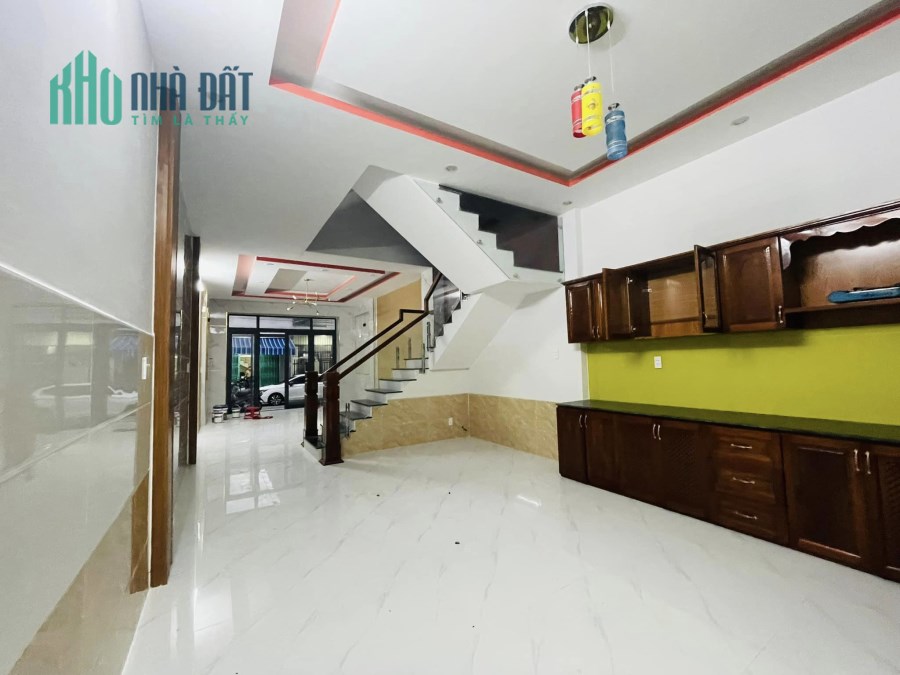 Nhà mặt Tiền Hoà Minh, Dương Đức Hiền, 72m2, 3 mê, đẹp, chất