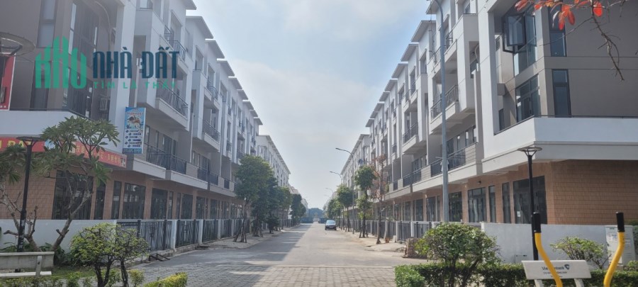 Bán căn nhà phố đối diện chung cư kinh doanh sầm uất KĐT chuẩn Singapore. Lh 0984 039 488
