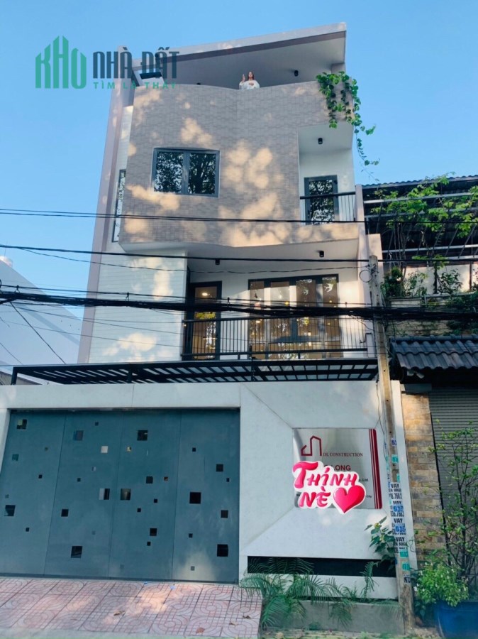 Nhà 4 TẦNG, MT kinh doanh , P. Linh Chiểu, dt 300m2 giá 90tr/m2