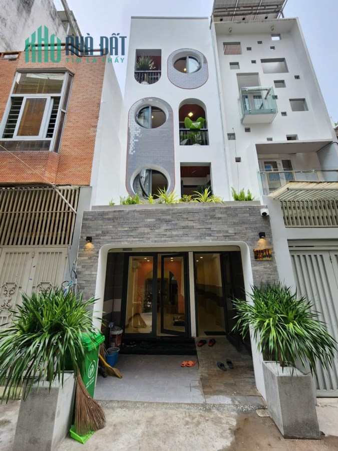Cần bán căn hộ dịch vụ có 14 phòng full nội thất, nở hậu phong thủy, hẻm xe hơi kinh doanh cực tốt,