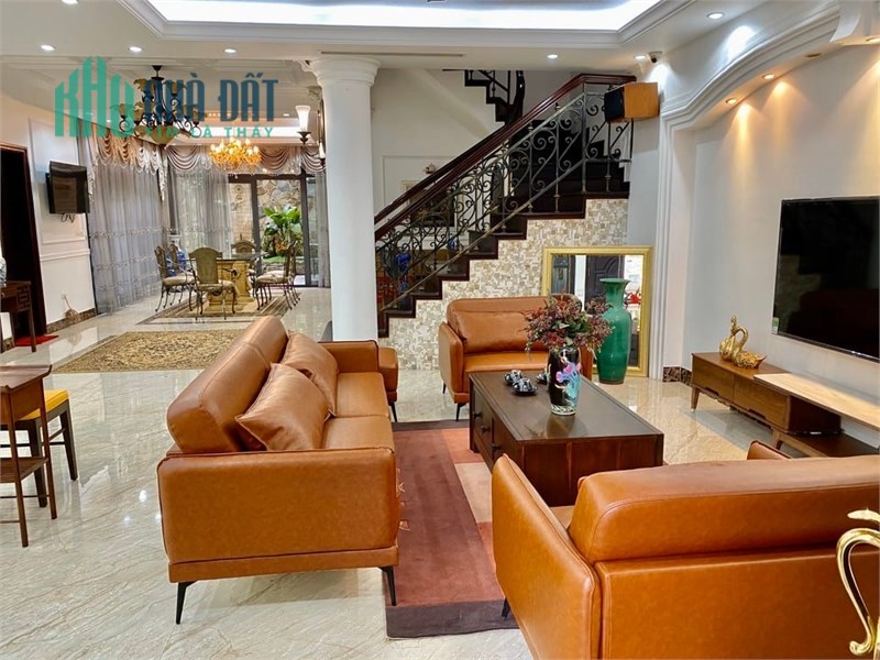 BIỆT THỰ SÂN VƯỜN PHỐ GIẢNG VÕ – BA ĐỈNH – 150M2X5T – MẶT TIỀN 6M- Ô TÔ TRÁNH– KD – VP - 21.9 TỶ