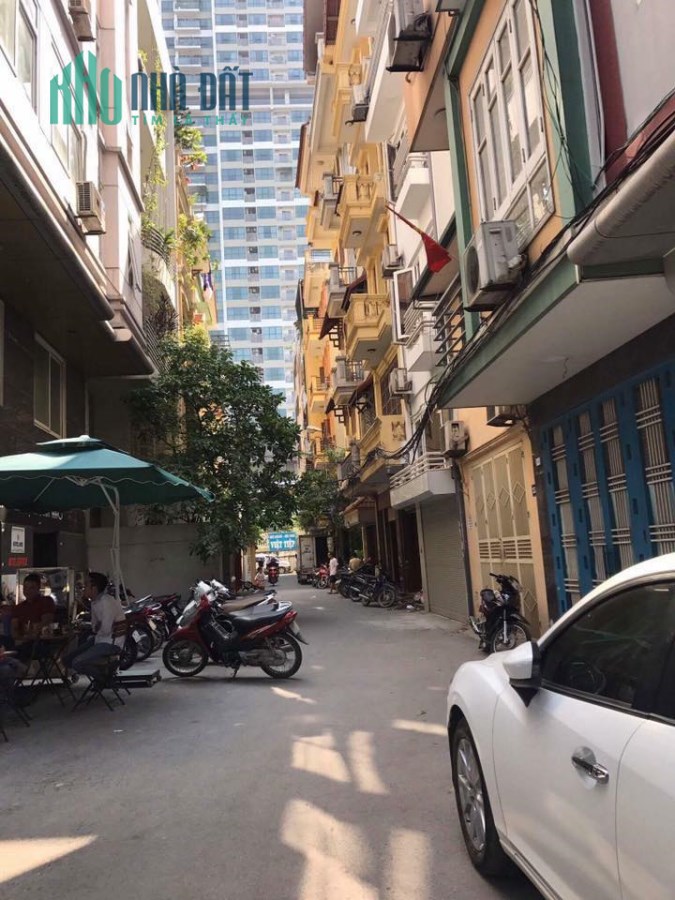 Bán nhà Cầu Giấy, ô tô 30m, ngõ thông, tiện ích đầy đủ 45m2, giá chỉ 4tỷ9