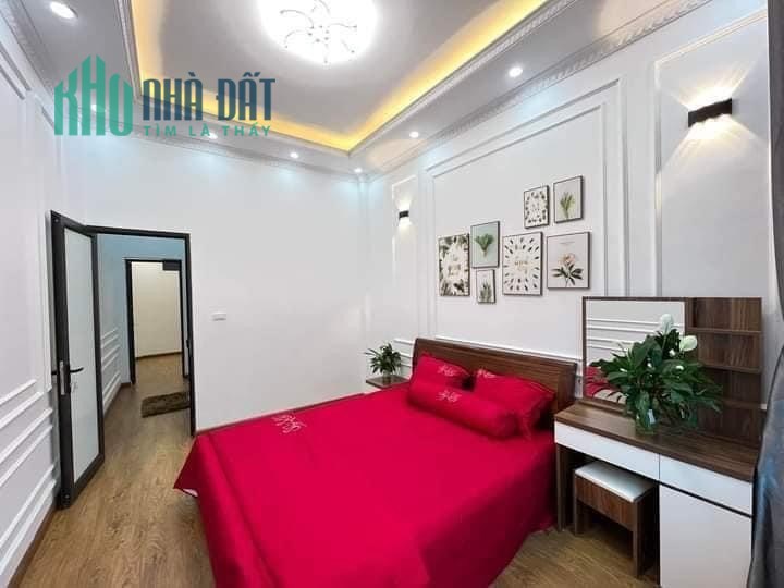 BÁN NHÀ TÂN MAI, HOÀNG MAI, 40M, 5 TẦNG FULL NỘI THẤT, VIEW HỒ, PHÂN LÔ Ô TÔ TRÁNH, NHỈNH 4 TỶ.