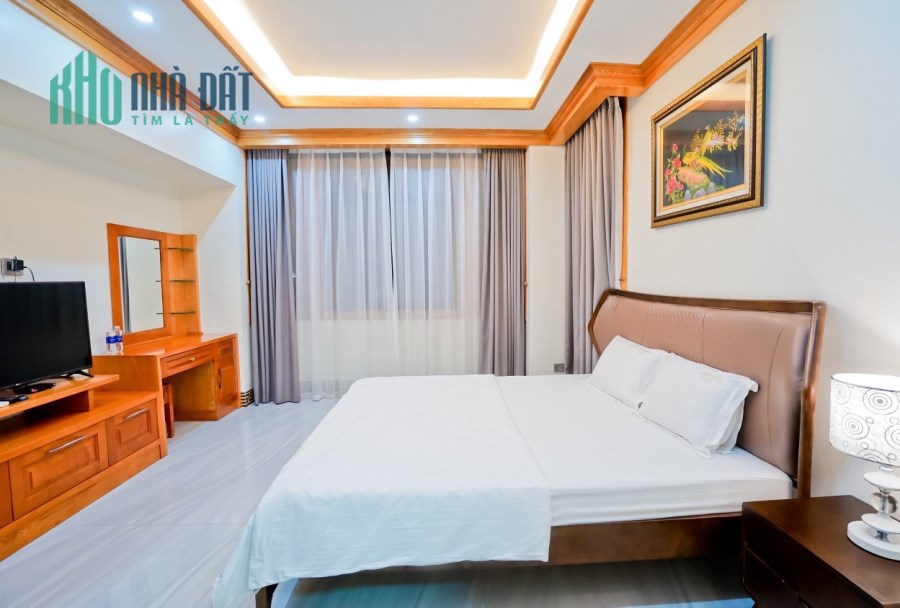 Biệt thự 16B Làng việt kiều Châu Âu, 2 mặt đường 165m2 chỉ 20.89 tỷ. LH 0989.62.6116