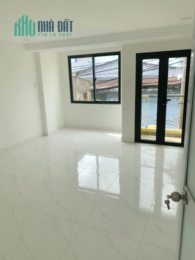 Nhà thuê nguyên căn mới, đẹp mặt tiền đường C7 Phạm Hùng - Bình Hưng - BC