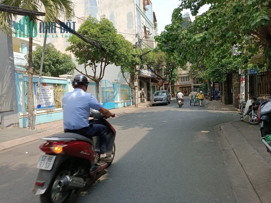 Bán nhà sát Etown Cộng Hòa 4,5 x 18  phường 13 Tân Bình nhỉnh 9 tỷ TL
