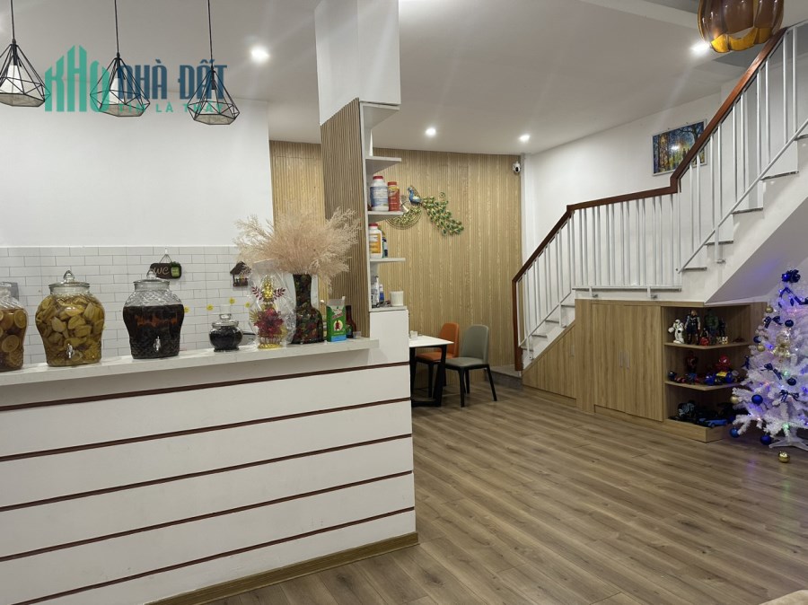 Bán gấp nhà Hoàng Diệu sát mặt tiền 2 tầng SD 100m2 chỉ nhỉnh 3 tỷ 4 0373732368