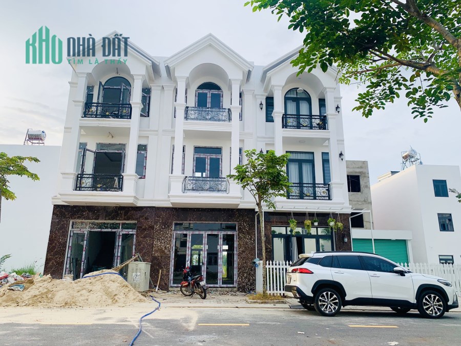 Bán nhà 2 lầu gần chợ Phú Chánh, ngay cổng KCN Visip 2A giá 2,9 tỷ