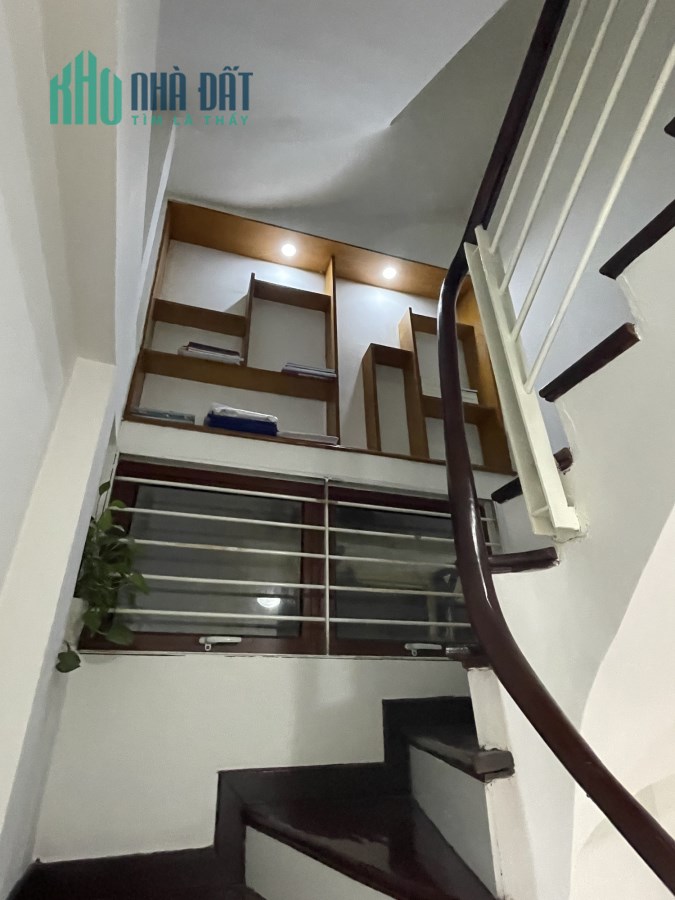 Siêu hiếm nhà phố Giảng Võ  ÔTô kinh doanh 35m2 5tầng MT 7m chỉ 6,3 tỷ.