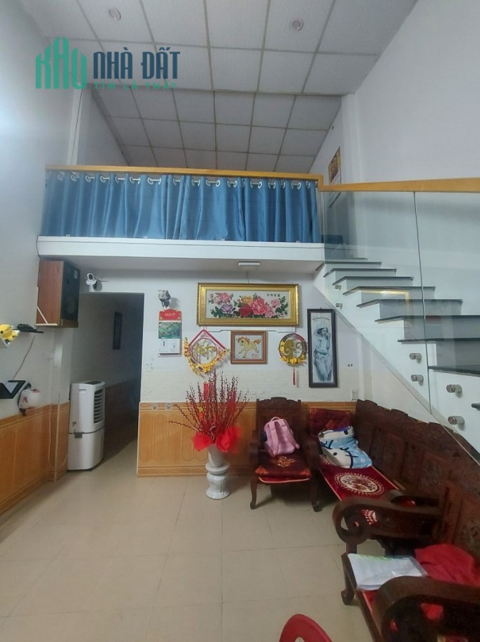Nhà Thi Sách cổng Sân Bay Ô tô 5.5m, 70m2, C4 sạch sẽ