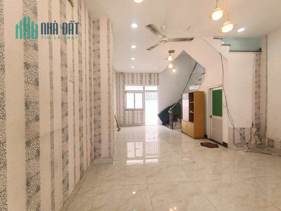 cho thuê nhà phố liền kề lovera park, khu dân cư p;hong phú 4,giá chỉ 13 triệu, vị trí đẹp, kinh