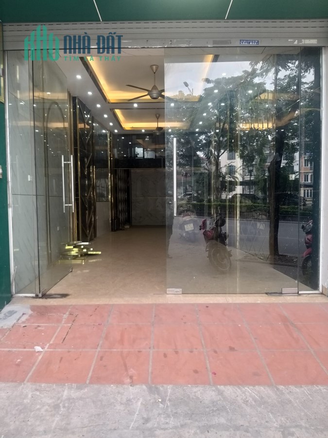 CHO THUÊ NHÀ MẶT PHỐ NGUYỄN VĂN CỪ, KINH DOANH, GIÁ 25TR/TH