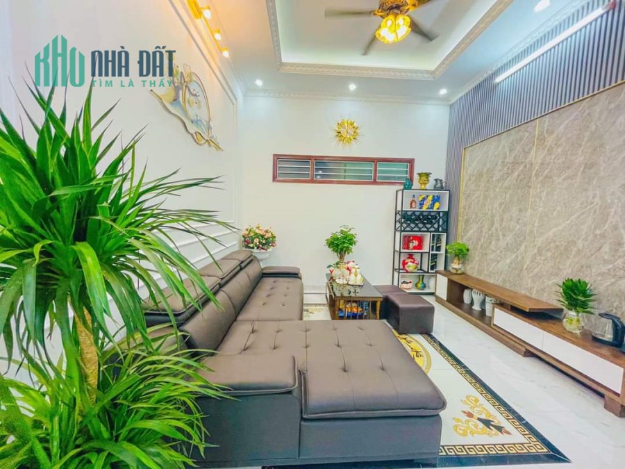 Nhỉnh 5 tỷ có ngay nhà đẹp ở Trung tâm Văn Quán, kinh doanh, ô tô qua nhà.