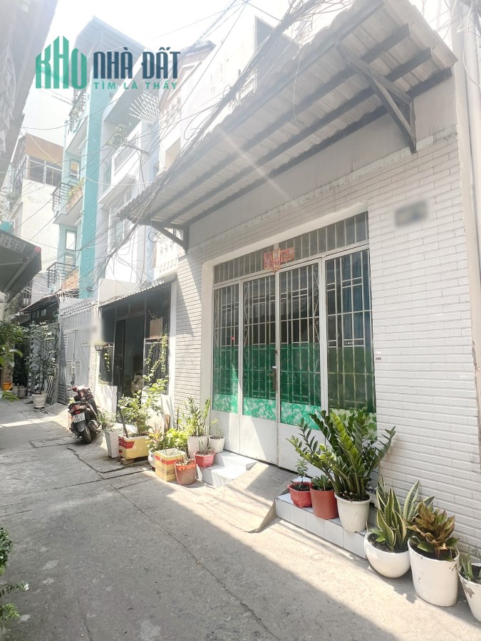 Nhà 2 tầng,mái đúc gần đường chính Âu Dương Lân P3Q8