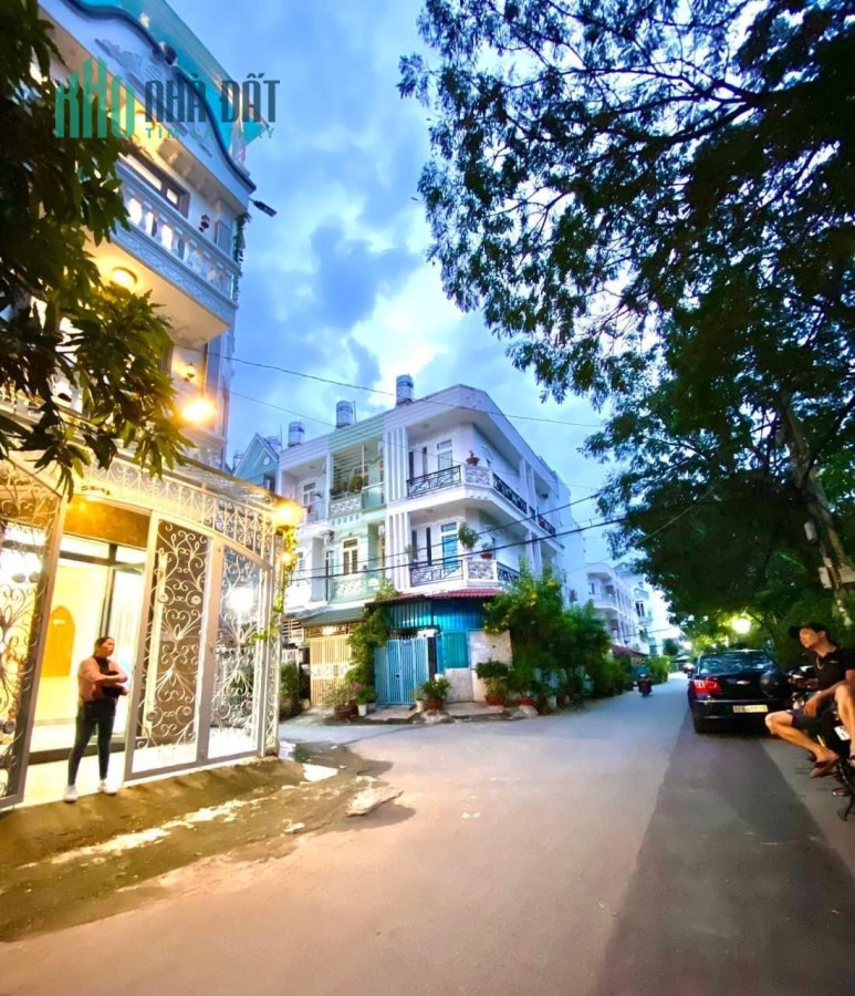 BÁN NHÀ ĐẸP Ở NGAY LÔ GÓC 2MT HUỲNH TẤN PHÁT NHÀ BÈ. DT 4.9x19. 5 TẦNG 4PN. NHỈNH 8 TỶ. SHR