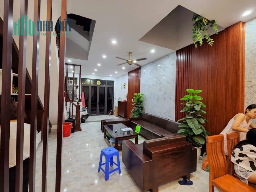 Bán nhà Ngọc Lâm 45m2 5 tầng, ô tô, kinh doanh, 6.2 tỷ