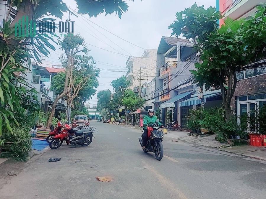 Bán nhà 2 MT Lê Đình Thám  ngay Cầu Xéo, DT: 4.2x16m, 2 Tầng- 3PN, 10.4 tỷ
