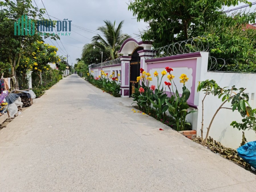 Bán đất 2.100m2 cách UBND phường Tân Phú Khoảng 400m
