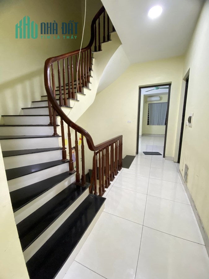 Cần tiền bán gấp nhà phố trung tâm quận Hà Đông, 45m2, chỉ hơn 3 tỷ.