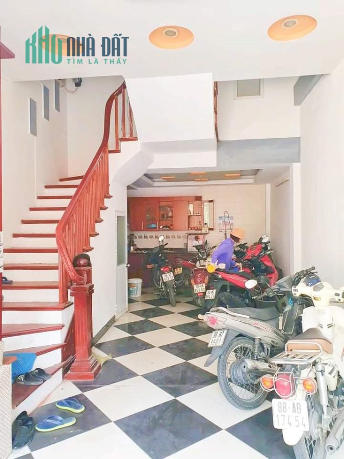 Nhà phố Dương Quảng Hàm lô góc mới đẹp, có ô chờ thang máy, dòng tiền