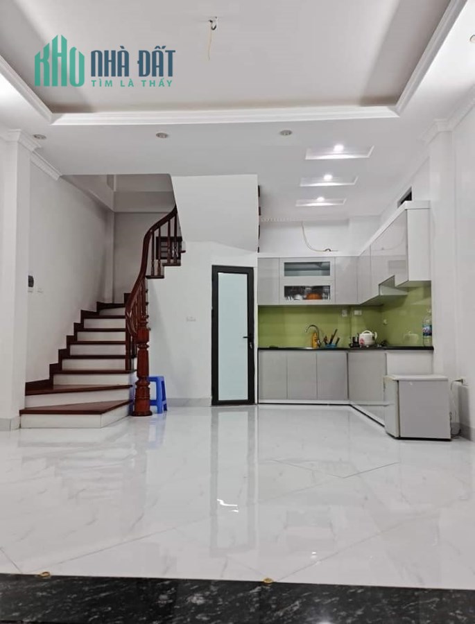 Trường Chinh. Nhỉnh 3 tỷ sở hữu nhà 4 tầng đẹp, full đồ, 20m ô tô dừng đỗ.