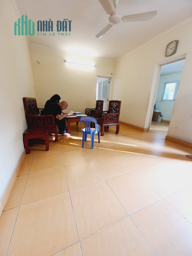 CHUYỂN CHỖ Ở CẦN  BÁN NHÀ TẬP THỂ TẦNG 3 -  ĐH CÔNG ĐOÀN  – HÀ NỘI - DT 75M2  GIÁ NHỈNH 2.1 TỶ
