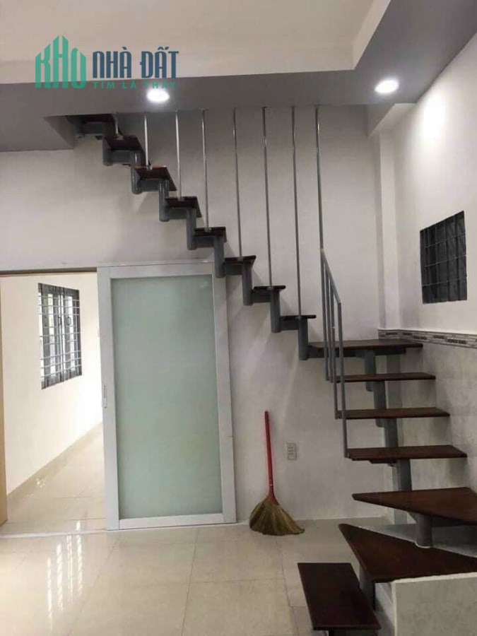 Bán Nhà Tân Phú,Sát Mặt Tiền Ô Tô Vô Tận Nhà,2 Tầng , 51m2 Chỉ 4 Tỷ Nhỉnh.