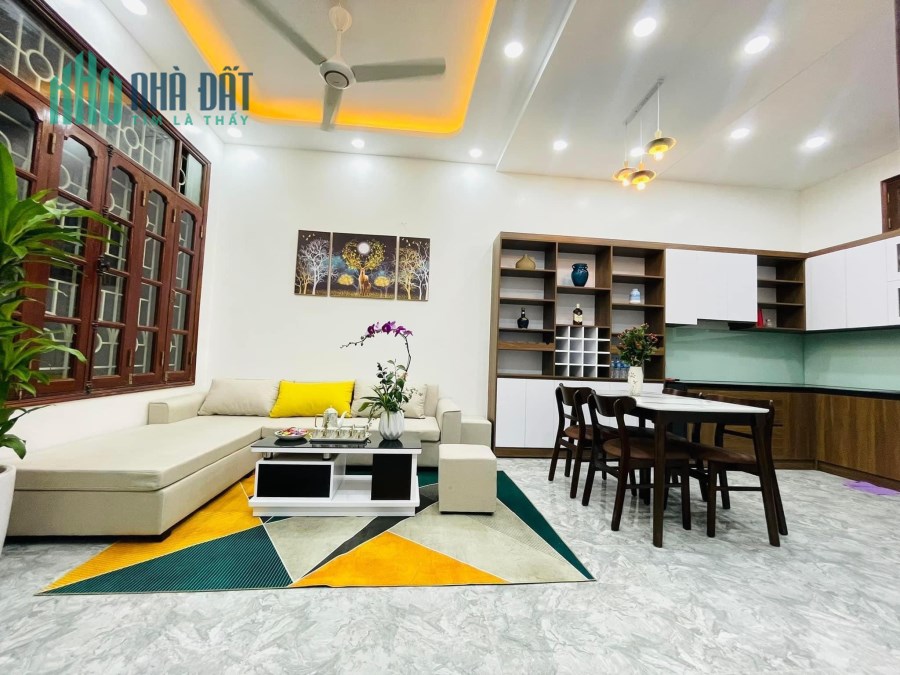 Bán nhà đẹp 218 Lạc Long Quân 35/40m2 4tầng 4.5tỷ ôtô, Hồ Tây 0934266313