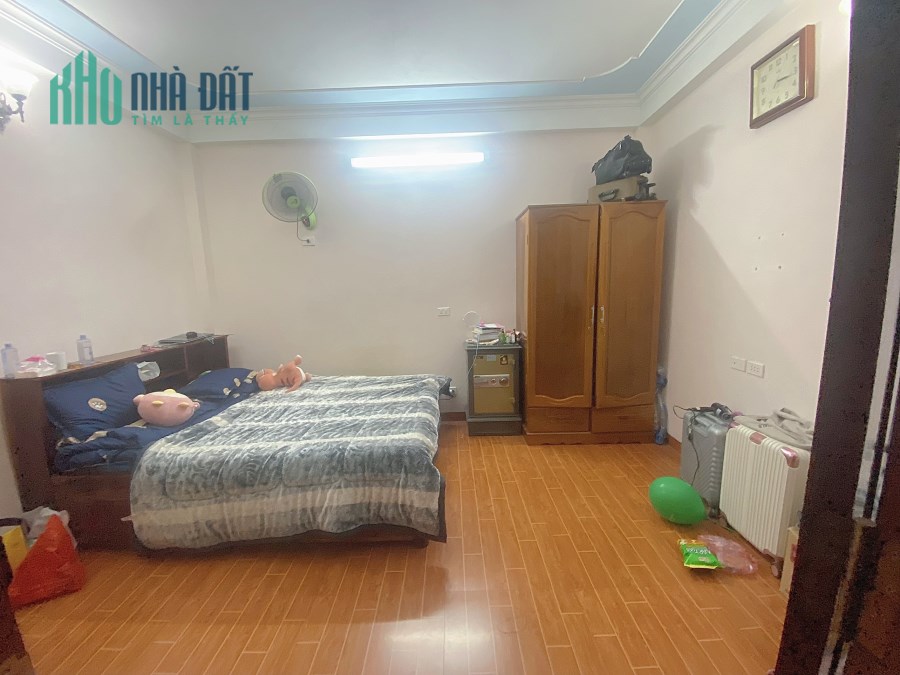 MÌH CẦN NHƯỢNG PHÒNG. ĐỊA CHỈ: 165/49/15 DƯƠNG QUẢNG HÀM CÁCH ĐẠI HỌC THỦ ĐÔ 200M, GẦN CHỢ RẤT