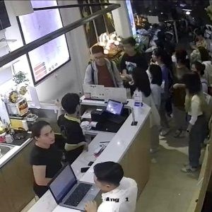 Chính Chủ Cần sang nhượng cửa hàng tại Chùa Láng , Hà Nội