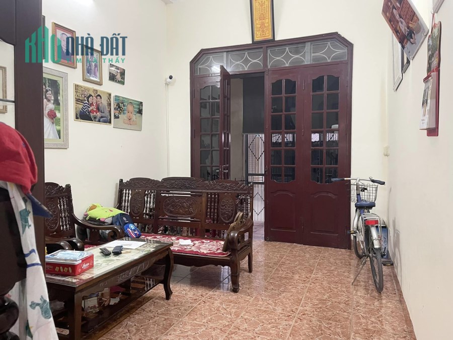 Bán nhà đường Lạc Long Quân, Tây Hồ,  ô tô vào nhà, hai mặt tiền, ở sướng, 52m, 6,5 tỷ