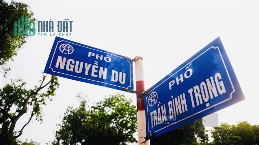 Bán nhà mặt phố Nguyễn Du, trung tâm quận Hai Bà Trưng. Lô góc, vỉa hè kinh doanh, sổ đỏ riêng. Gần