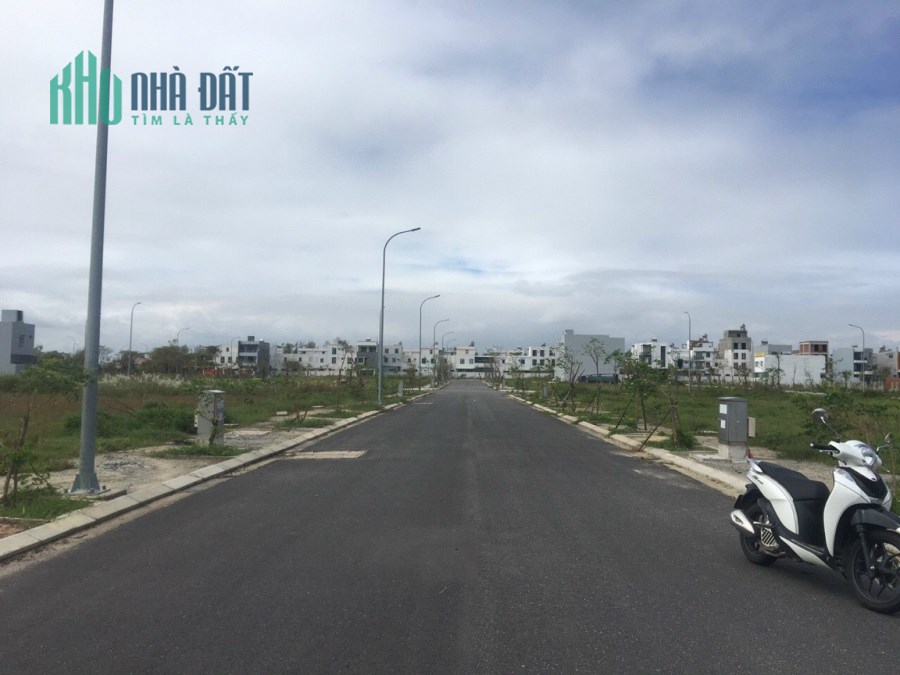 Bán lô kẹp vệt cây xanh FPT Đà Nẵng