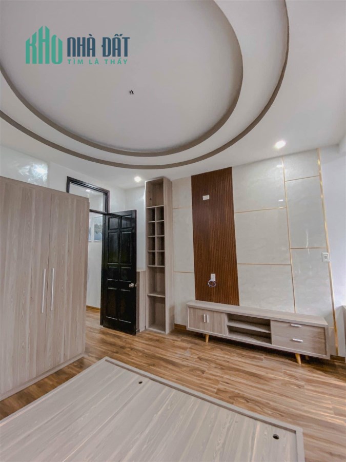 Bán nhà mặt tiền đường Ông Ích Khiêm, Hải Châu, 4 tầng, 41 m2, đường 11m, sầm uất bạc nhất. Chỉ 8,8