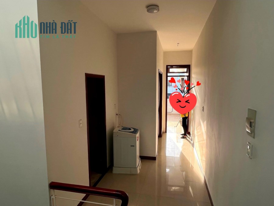 Bán nhà mặt tiền đường Ngô Tất Tố, Hải Châu, 3 tầng, 79 m2, ô tô tránh, bên cạnh Đại học Ngoại ngữ.