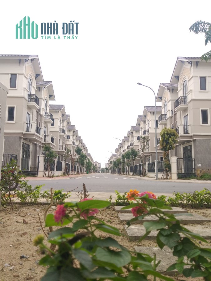 Bán gấp Biệt thự 135m2, 3 tầng ở KCN Vsip Bắc Ninh Chỉ 7,4 tỷ
