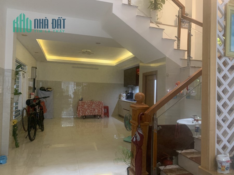 Bán nhà đường Hoàng Diệu, Hải Châu, 3 tầng, 62 m2, Ô tô đỗ, gần Cầu Rồng. Chỉ 5,15 tỷ. 0843-899-666.