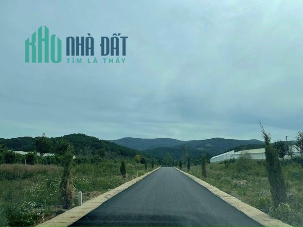 CẦN BÁN GẤP LÔ ĐẤT NGHỈ DƯỠNG VEN ĐÀ LẠT