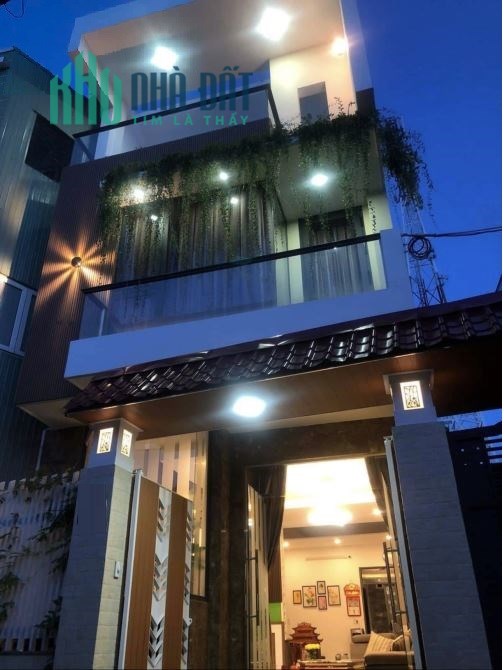 Nhà Lý Tự Trọng, 50m ra MT, trước nhà 5m thông, 65m2, 3 tầng, đẹp