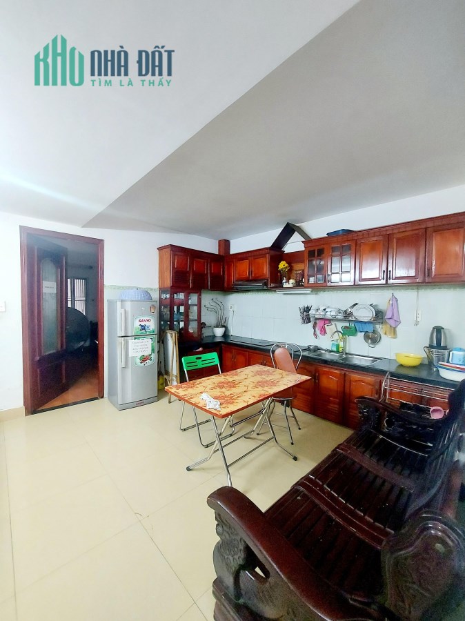 Bán nhà mặt tiền đường Hàn Thuyên, 3 tầng, 100 m2, Ô tô đỗ. Gần Bệnh viện VinMec. Chỉ 9,1 tỷ.