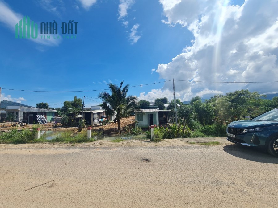 Bán 150m2 đất full thổ, MT Hòn Bà, Suối Cát, Cam Lâm, 1 tỷ. Lh:0706067868.