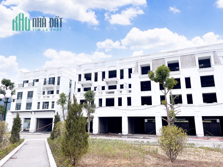 Sản phẩm Liền kề - Shophouse - Biệt Thự La Emera Hạ Long đã xây hoàn thiện mặt ngoài,giá chỉ 7