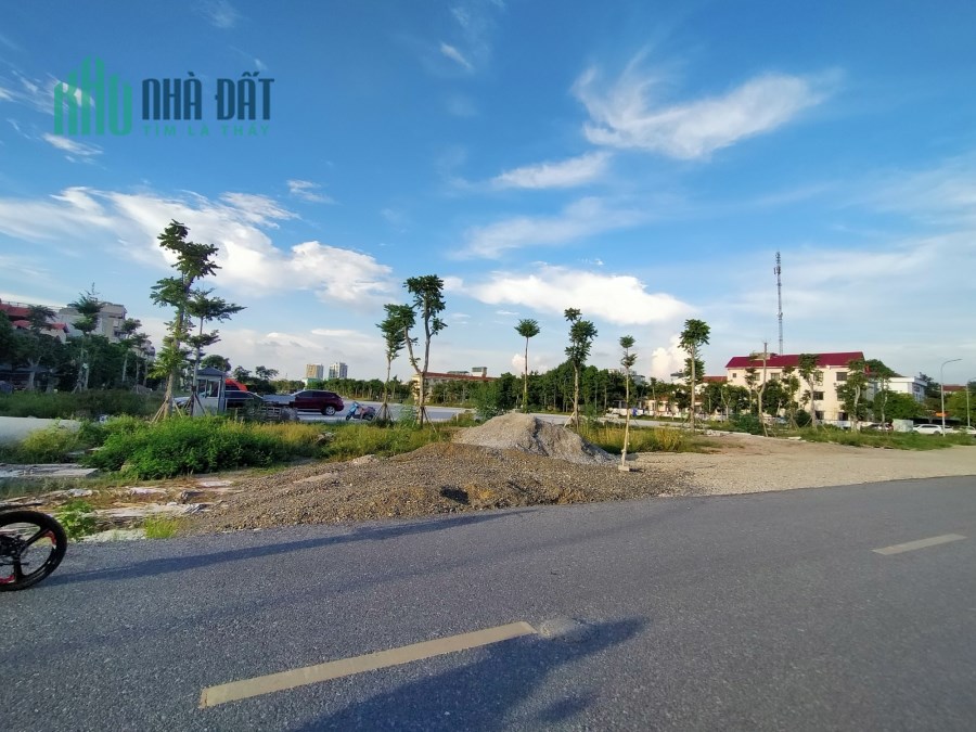 Cần bán lô đất TĐC Tư Đình, vỉa hè, ô tô, 80 m2, MT 6,8 m, giá chỉ 8 tỷ.