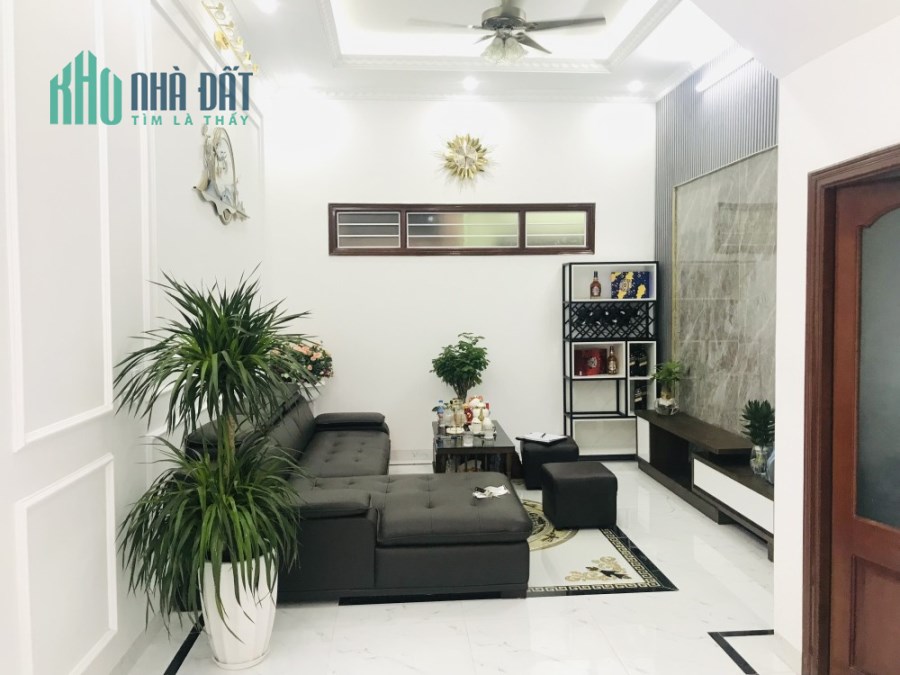 BÁN NHÀ GIẤY DT 50M, 5 TẦNG, Ô TÔ VÀO NHÀ, KINH DOANH, 2 THOÁNG, NHỈNH 7 TỶ.