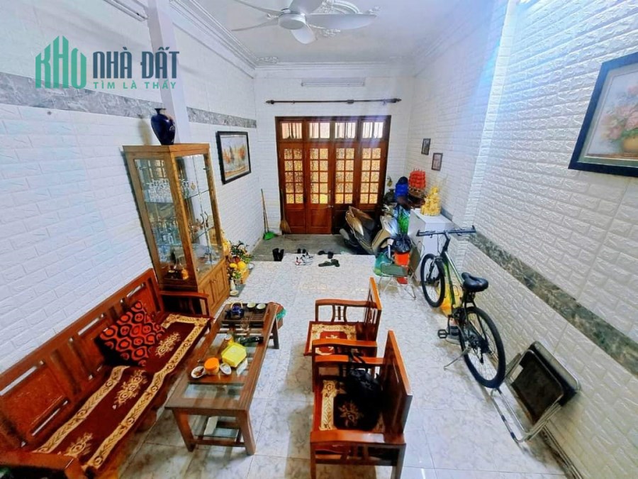 Bán nhà Võ Chí Công 44m2, 4m, 4T, chỉ còn 4 tỷ, Tây Hồ, gần ô tô.