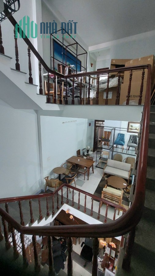 Bán nhà mặt tiền đường Hàn Thuyên, 4 tầng, 108 m2, Gần bệnh viện VinMec. Chỉ 8,7 tỷ. 0843-899-666.
